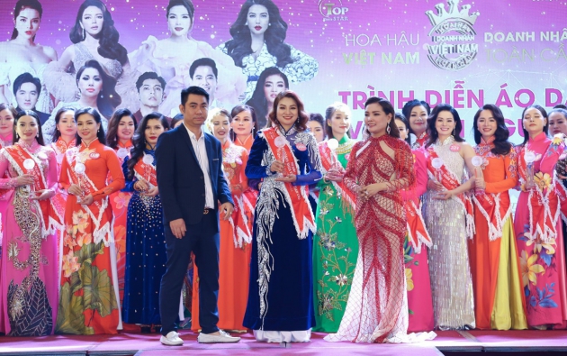 Hoàng Thị Minh Hằng đấu giá ủng hộ  thiện nguyện miền Trung